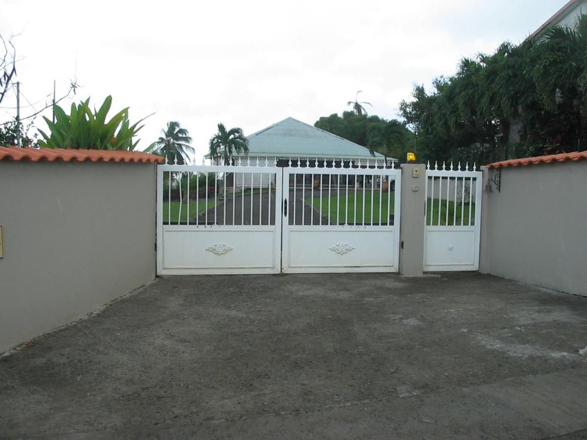 Appartement Petit Paradis à Morne la Valeur Extérieur photo