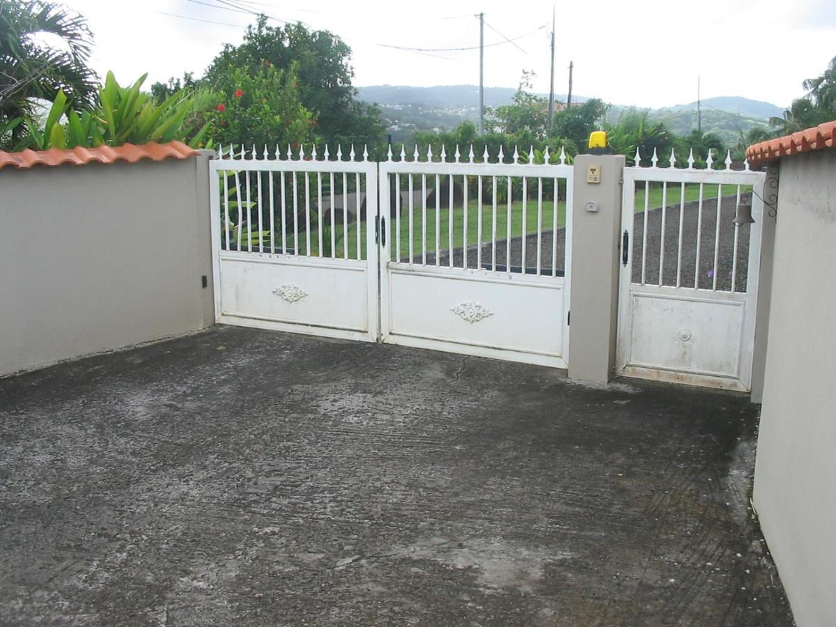 Appartement Petit Paradis à Morne la Valeur Extérieur photo